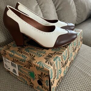 Royal Vintage Shoes size 11 Peggy Brown and White Pumps